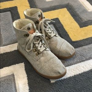 Toms chukka shoes with fur lining